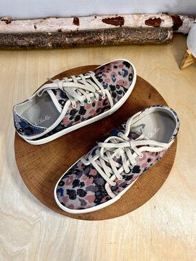OluKai Women's Pehuea Li Sneakers - Cloudy/Pa'i Print - Size 7